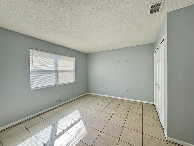 Building Photo - 123 Cory Ln