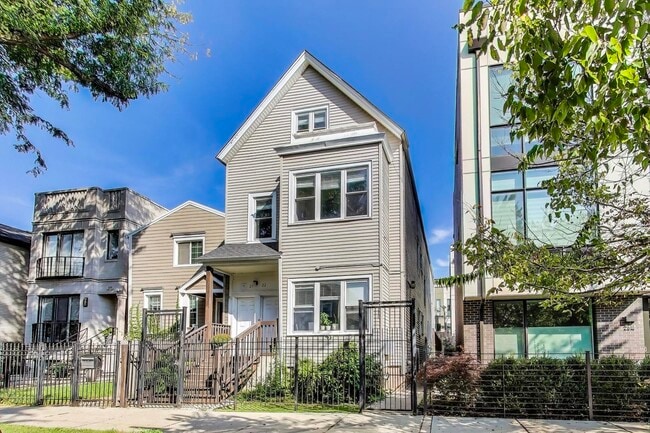 Building Photo - 2522 W Cortland St