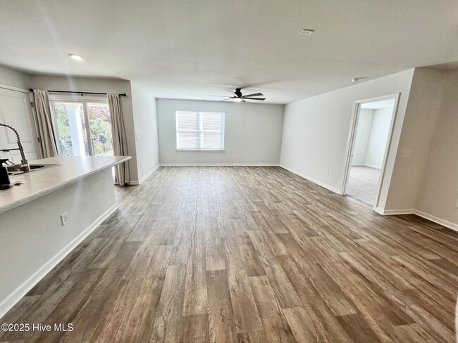 Building Photo - 421 High Ridge Ct