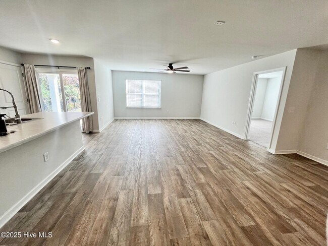 Foto del edificio - 421 High Ridge Ct