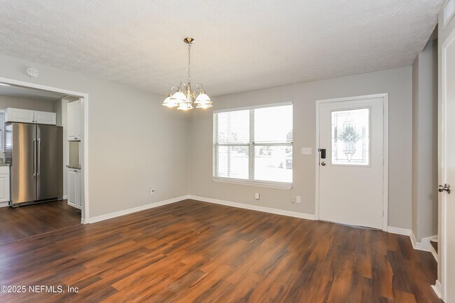 Foto del edificio - 5029 Fredericksburg Ave