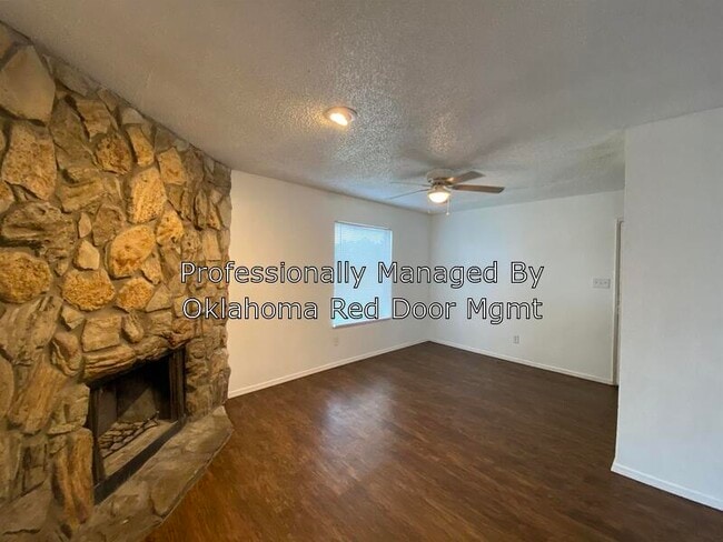 Building Photo - 1803 Beaumont Dr