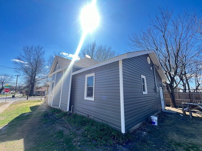 Foto del edificio - 3 Bed 2 Bath Springfield, Missouri