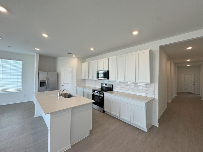 Foto del edificio - 305 Heritage Grvs Rd