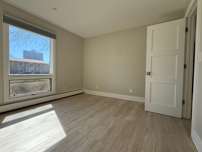 Foto del edificio - Updated One Bedroom in Cherboneau North | Quiet, Private Setting