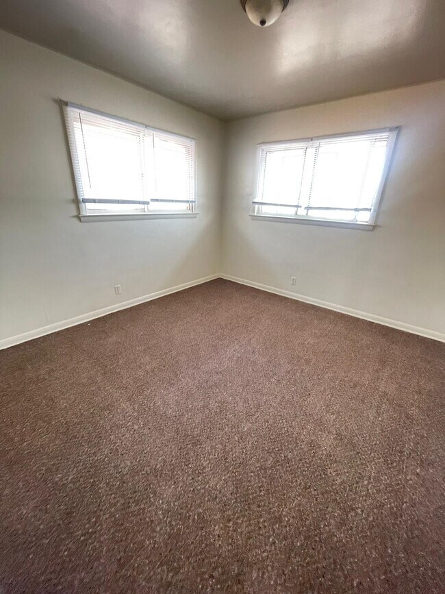Building Photo - 6414 N 87th St