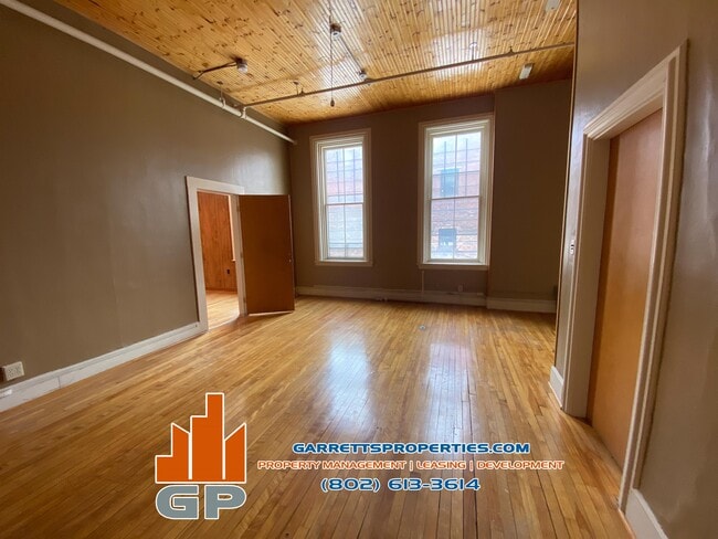 Building Photo - 446 Railroad St