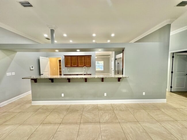 Building Photo - 209 Coral Dr SW