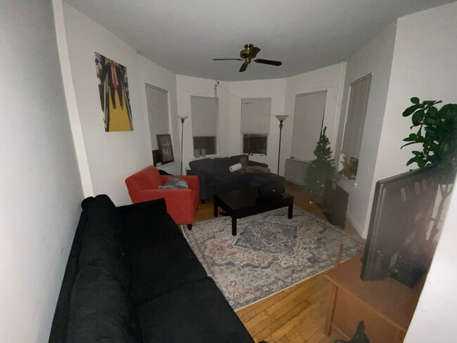 Foto del edificio - 10 Parker Hill Ave