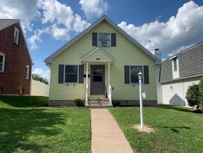 Building Photo - 137 W Areba Ave