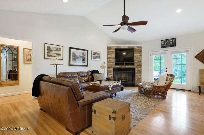 Building Photo - 35 Bedford Cir
