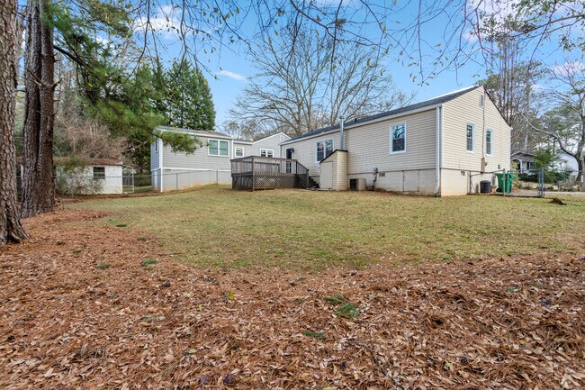 Building Photo - 1044 Ralph Rd NE