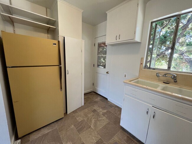 Building Photo - 210-226 El Carmelo Ave, Palo Alto, CA 94306