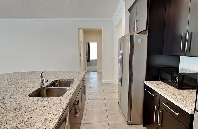 Building Photo - 8943 Lookout Pointe Dr