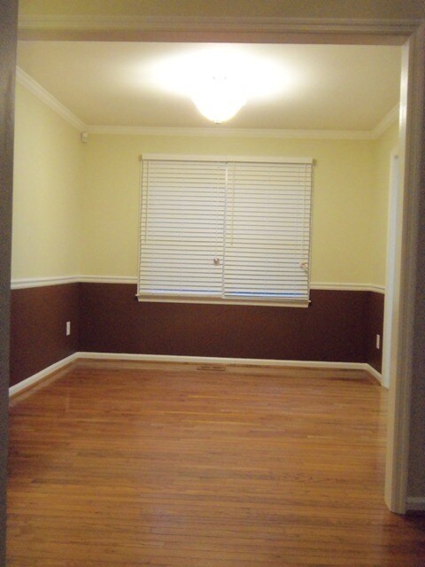 Building Photo - **AVA. 10/1, Possibly Sooner!** 3BR/2BA We...