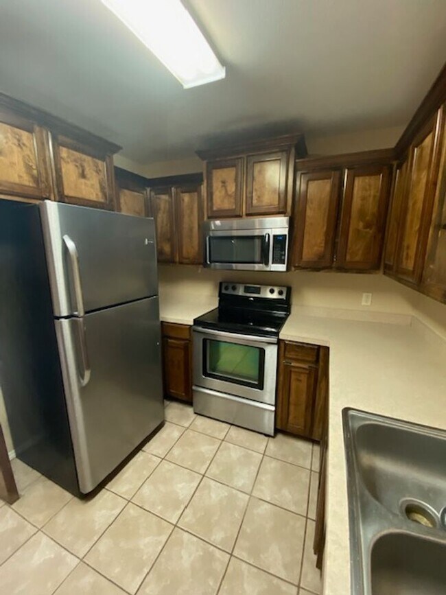 Foto del edificio - Spacious Duplex in Farmington!