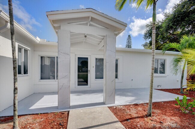 Foto del edificio - 4587  Belvedere Road  Haverhill Fl 33415