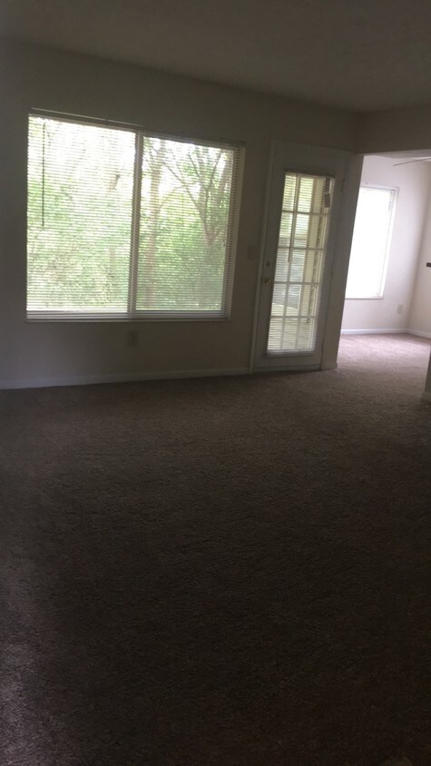 Foto principal - 6250 Streamside Dr