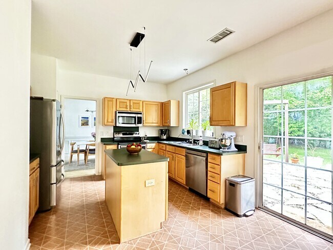 Foto del edificio - 8830 Fieldcroft Dr