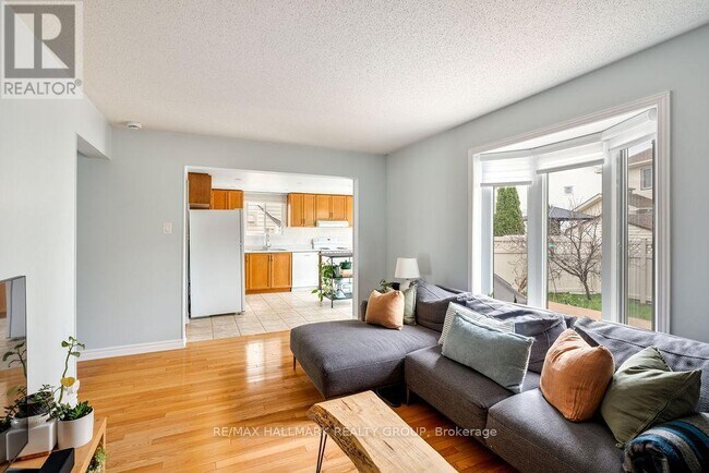 Building Photo - 390 Place Pauline Charron