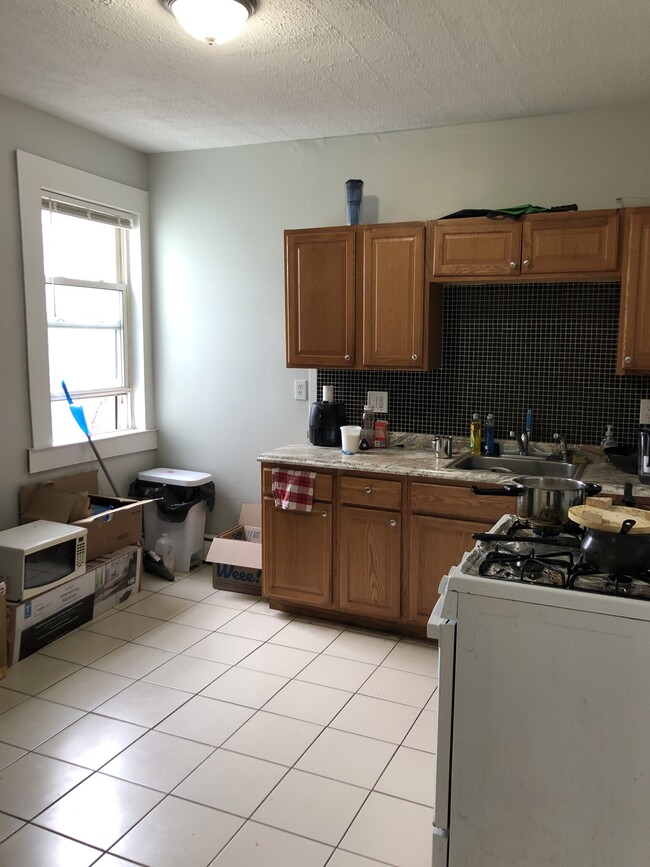 Building Photo - 8-10 Oakland St. Unit 3