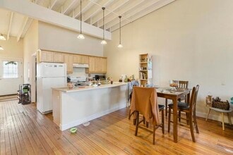 Building Photo - 1145 E Main St