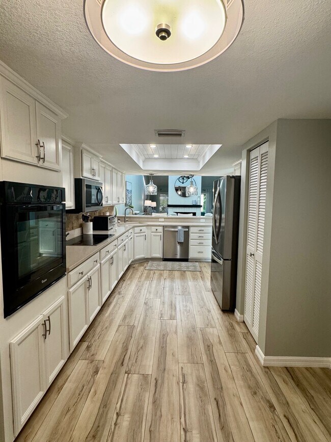 Kitchen - 4635 La Jolla Dr