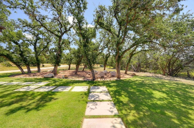 Building Photo - Spacious 4-Bed Oasis at this Canyon Lake Gem!