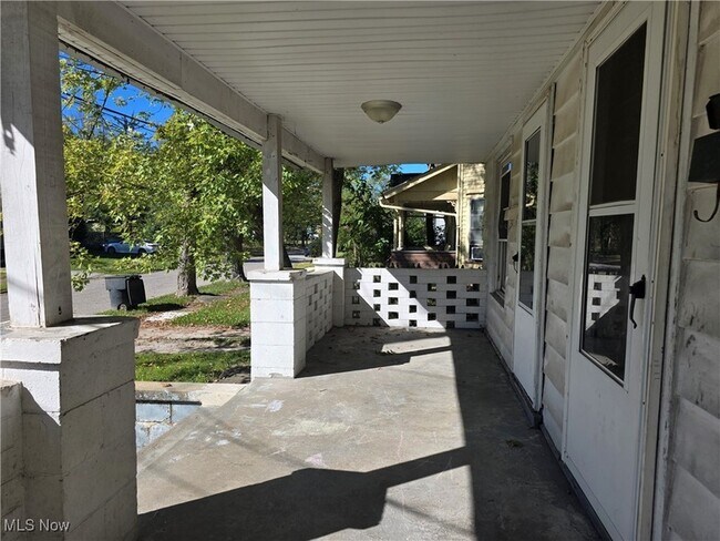 Building Photo - 846 Hunter St NW