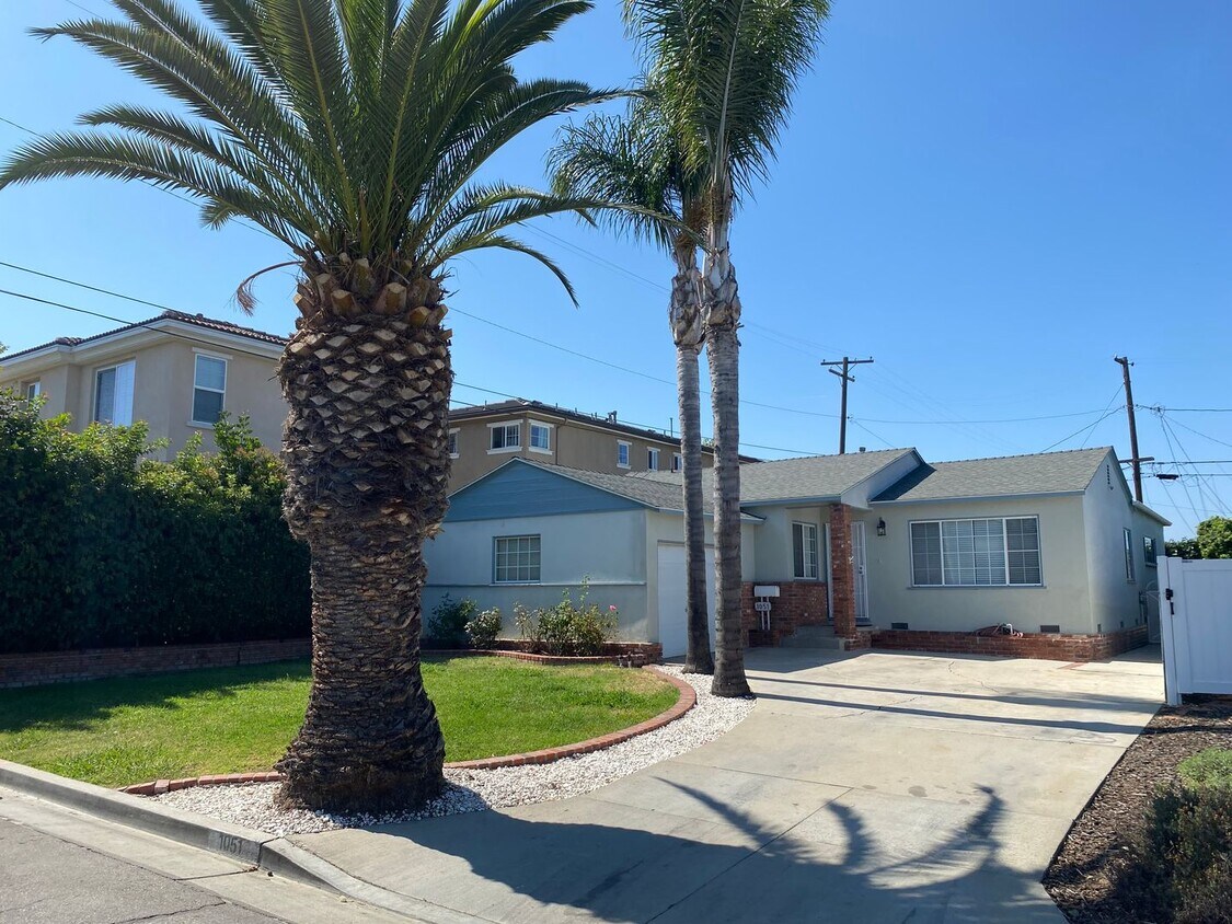 Primary Photo - 3-Bed, 1-Bath Home, + Bonus Room/Office .....