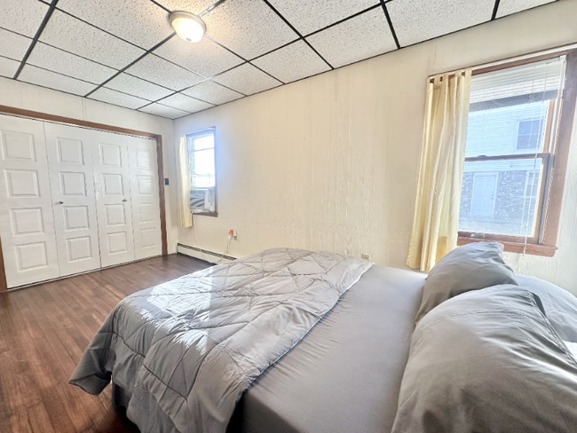 Building Photo - 1147 Cherry St