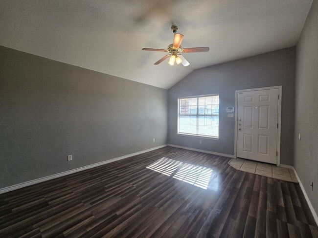 Foto del edificio - 4207 Thunder Creek Dr