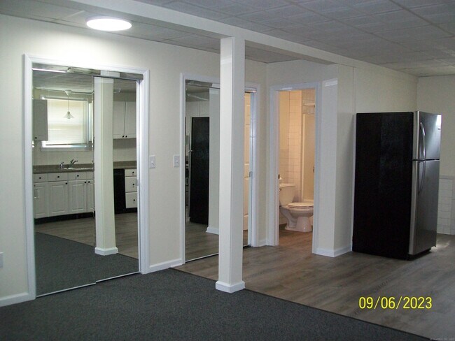 Building Photo - 137 Howe Ave