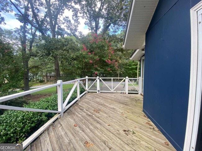 Building Photo - 522 Capri Dr