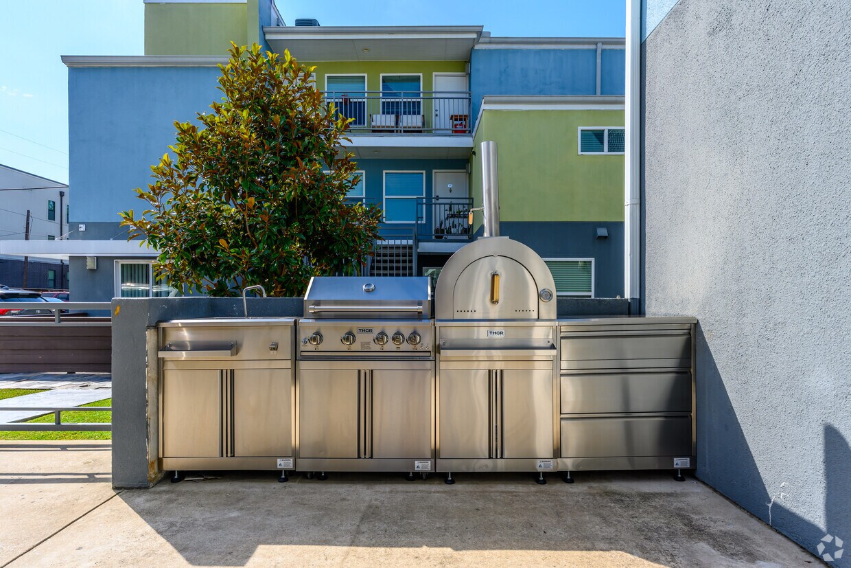 Nuvo Park Place 2116 N Garrett Ave Dallas, TX 75206