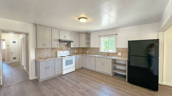 Foto del edificio - 215 Odessa Ave