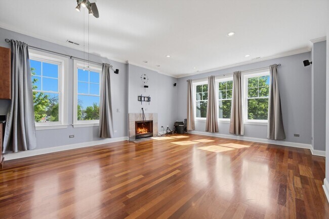 Foto del edificio - 2204 N Natchez Ave