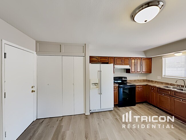 Foto del edificio - 828 N Pine Ct