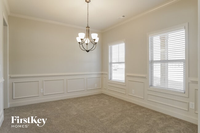 Building Photo - 1255 Awenasa Dr