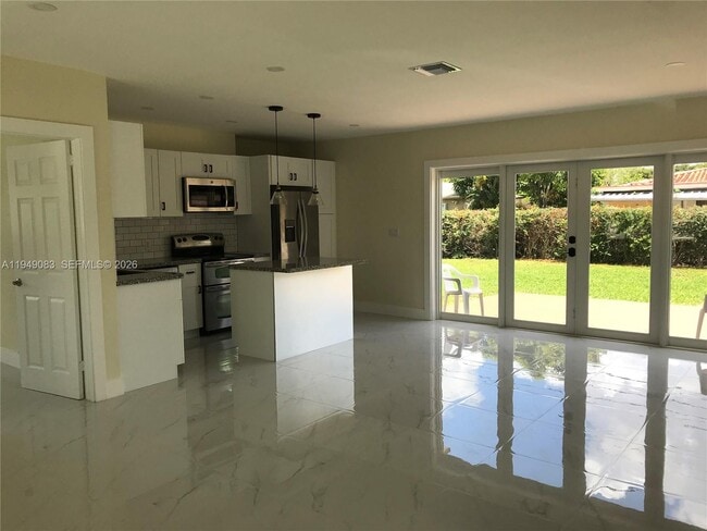 Foto del edificio - 6851 SW 48th Terrace