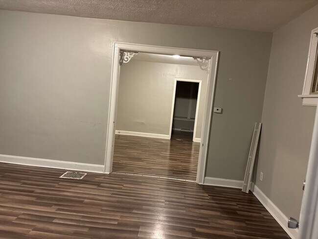 Foto del edificio - 48 N Roys Ave