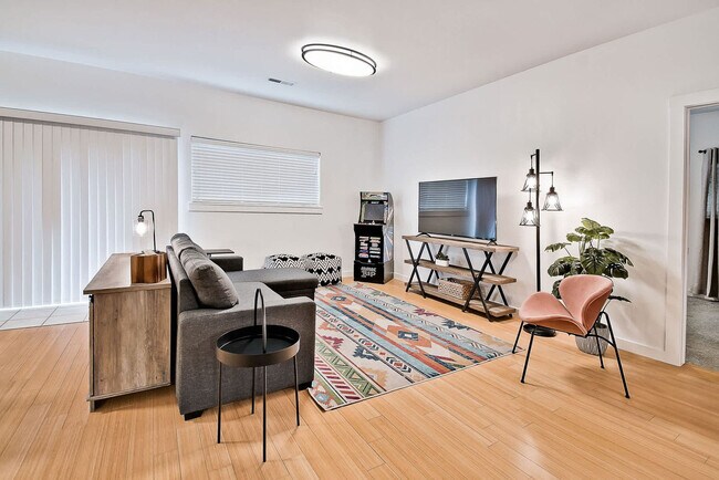 Foto del edificio - 512 SW B St