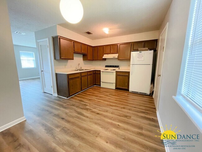 Building Photo - Great 2 Bedroom Townhouse in Fort Walton Beach