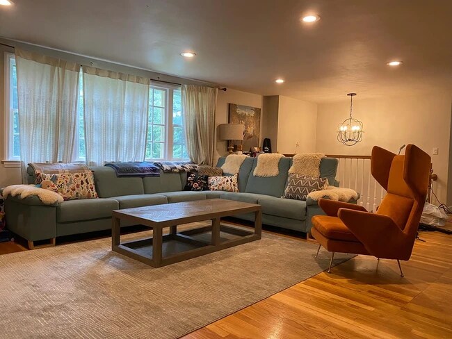 Foto del edificio - 34 Clubhouse Ln