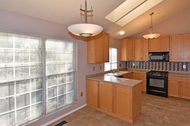 Building Photo - 6803 Woodstone Pl