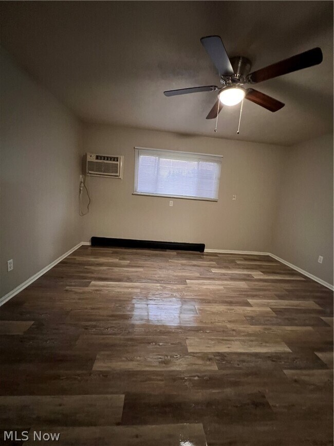 Foto del edificio - 831 Moyer Ave