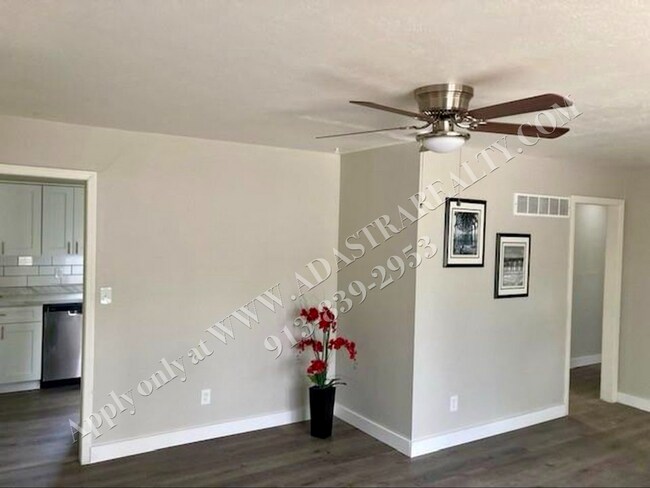 Foto del edificio - 8605 Spring Valley Rd