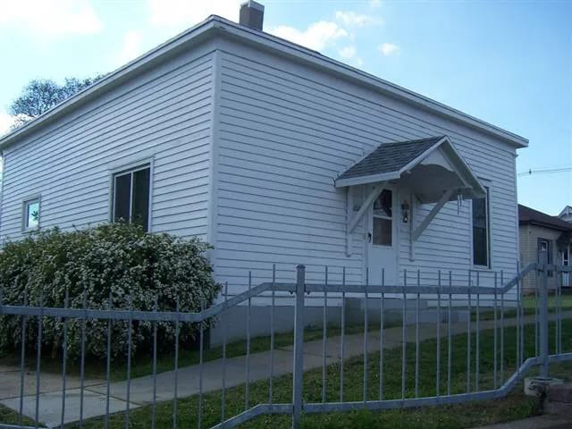 Primary Photo - 200 Main St