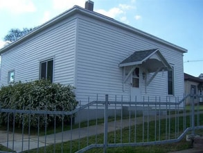 Building Photo - 200 Main St