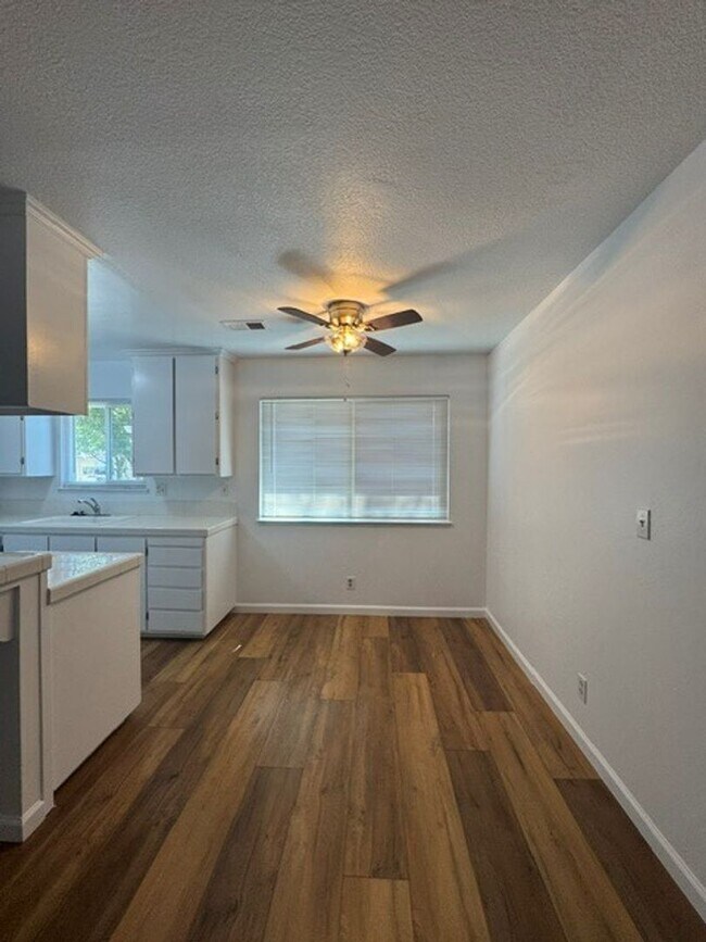 Foto del edificio - Beautifully Upgraded, 2 Bedroom 1 Bath Condo In a Great Location in South San Jose